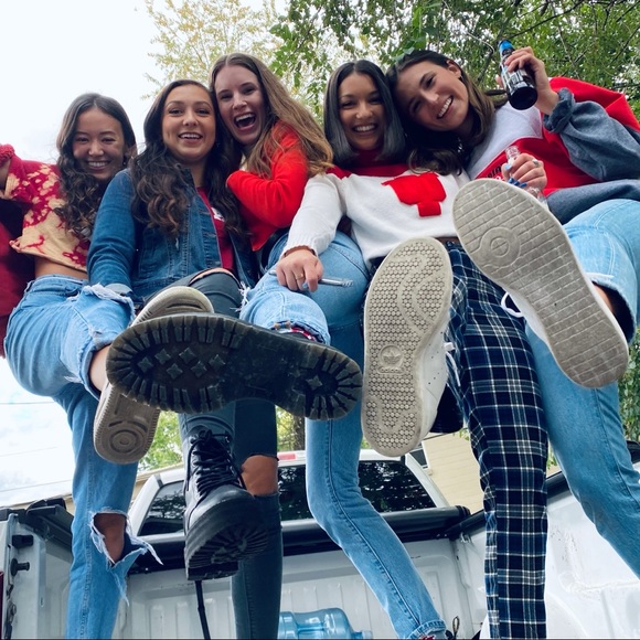 Meet your Posher, Sarah - Picture 3 of 3